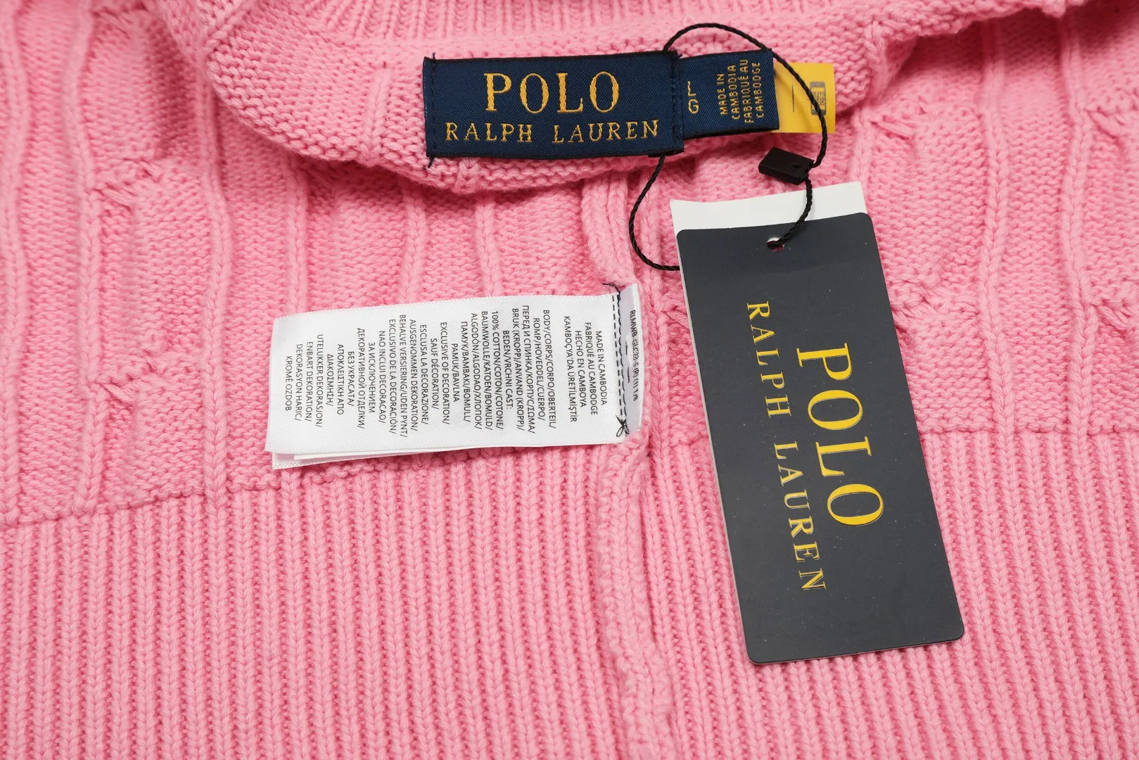 🅿️230 "Top quality" Style number: DS006# [Ralph Lauren round neck solid color pony embroidered logo twist knitted cardigan] ✅Ralph Lauren classic basic versatile knitted cardigan jacket for all seasons ✅Main supplier platform live broadcast Wholesale entity Replacement if out of stock No removal from shelves ✅ZP quality 1:1 version Scan code to enter the GF website Counter quality ✅Detailed quality The only one in Guangzhou Imported quality cotton yarn Focusing on high-end, cost-effective, and good quality. Needless to say, the version is restored to the original version. The maximum size can be worn up to 160 pounds. Loose, comfortable and stress-free. ✅The upper body is simple and easy to match. A must-have for goddess ootd. Good-looking clothes are never picky. A must-have in the goddess’ wardrobe. Size: S-XL. Color: Black, navy, off-white, gray, light blue, light pink, colorful blue, khaki, bright yellow, purple, Chinese red, turquoise green.